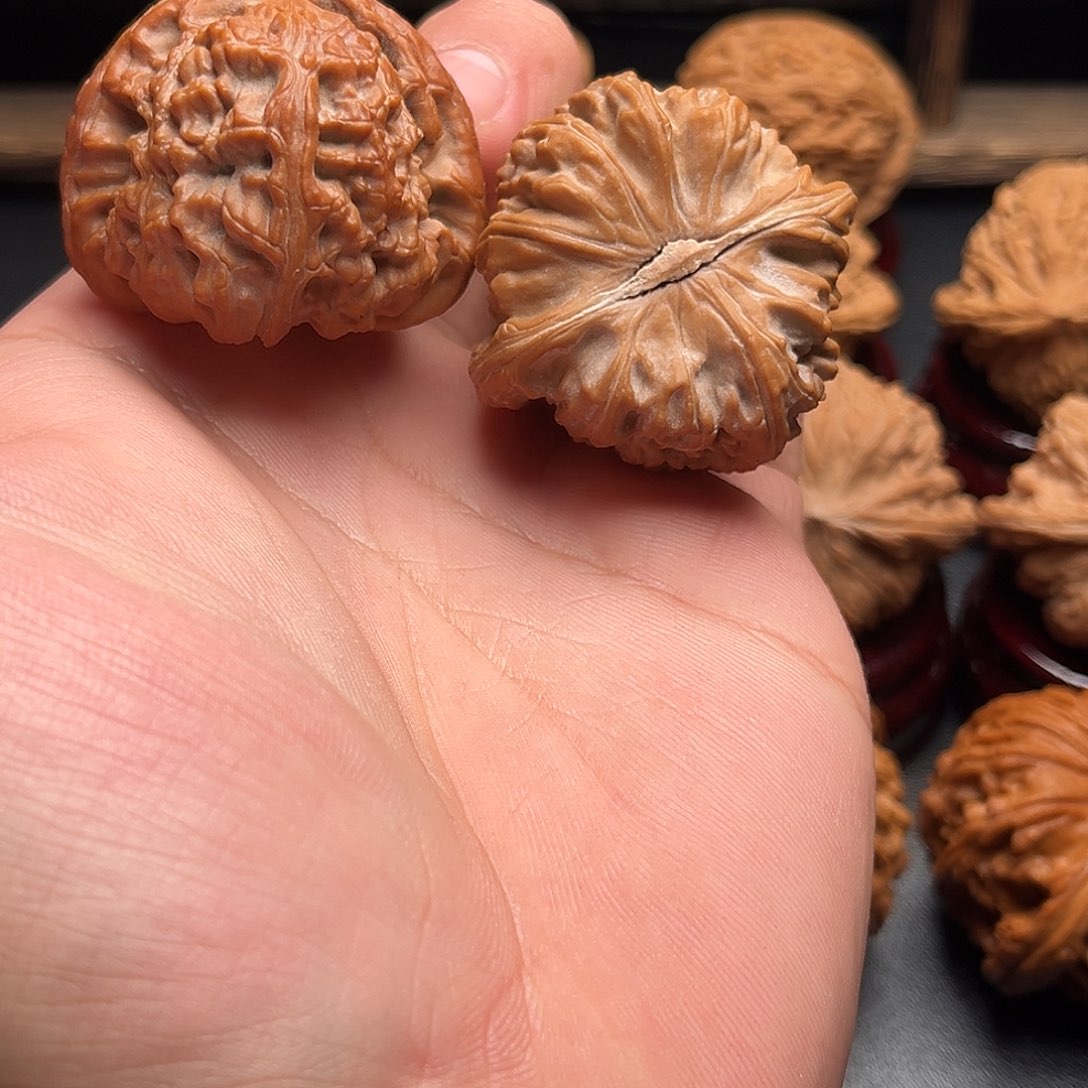 文玩核桃吊坠文玩核桃/42三角白