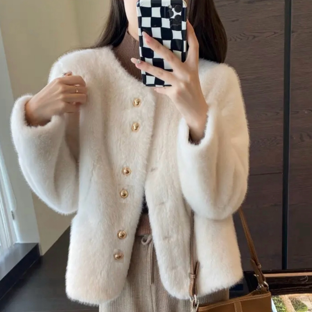 秋冬圆领小香风毛毛短款外套时尚短款上衣（六扣）