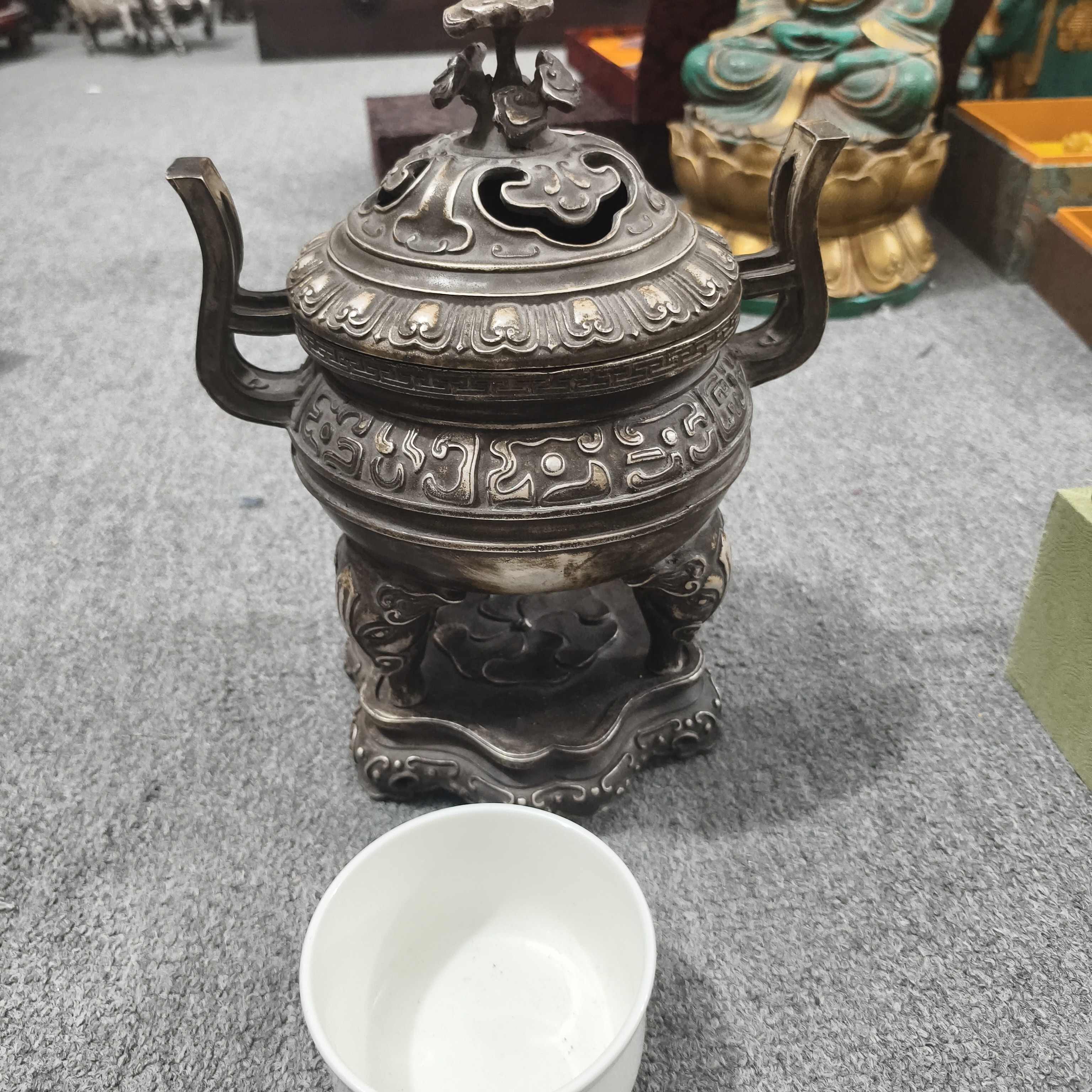 鸿运当头陶瓷赏盘摆件