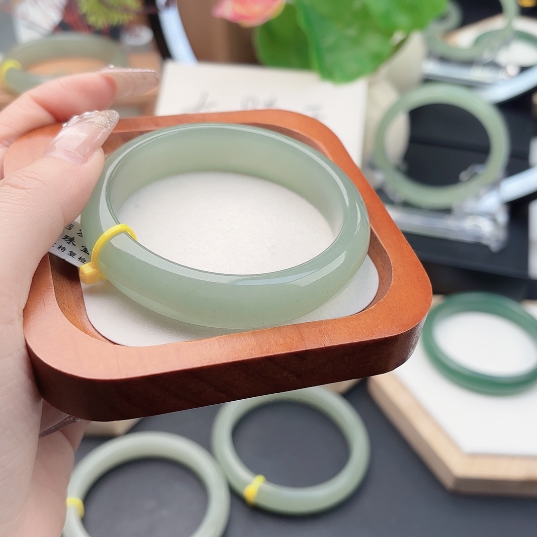 石英质玉未镶嵌手镯58