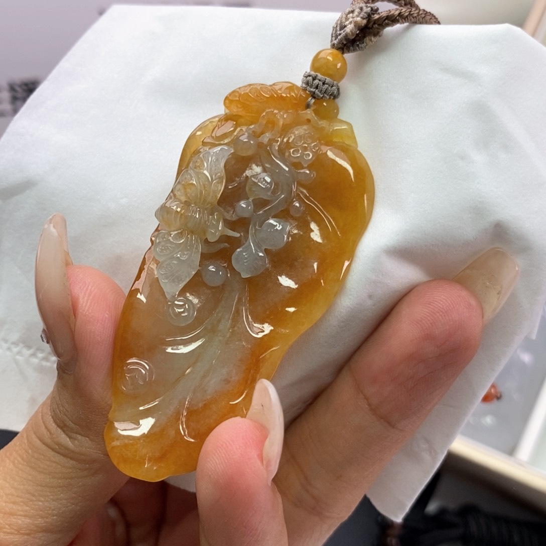 翡翠挂件未镶嵌翡翠