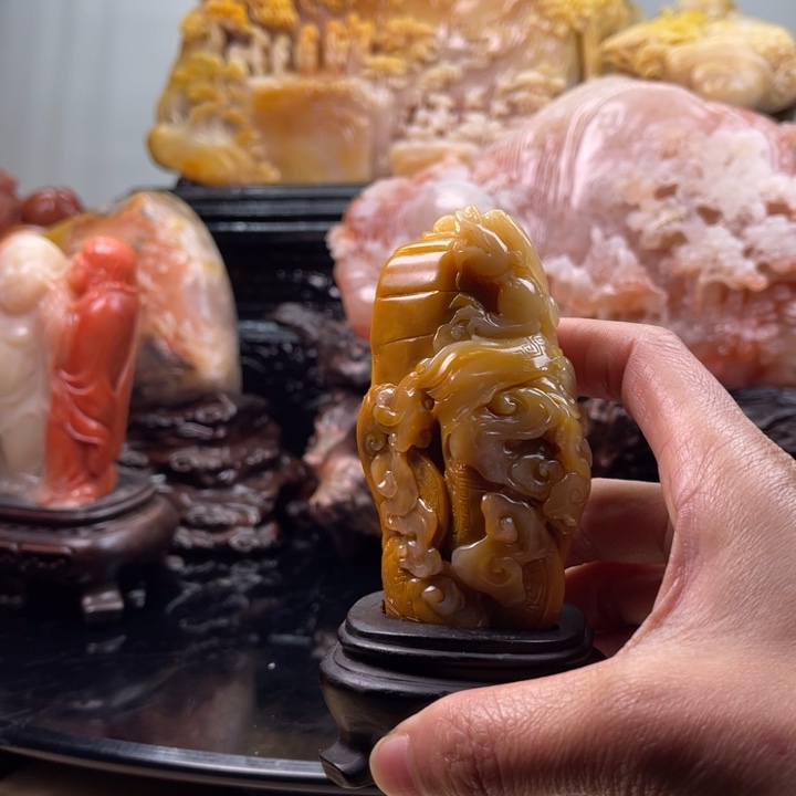 田黄石瑞兽呈祥摆件