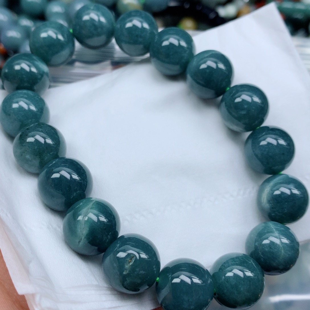 翡翠颈饰未镶嵌手串