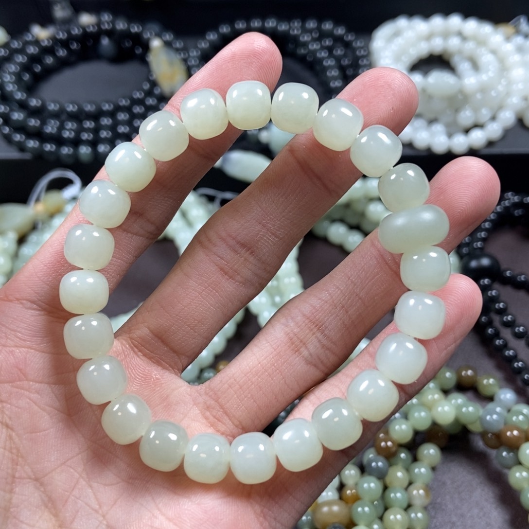 和田玉未镶嵌把件