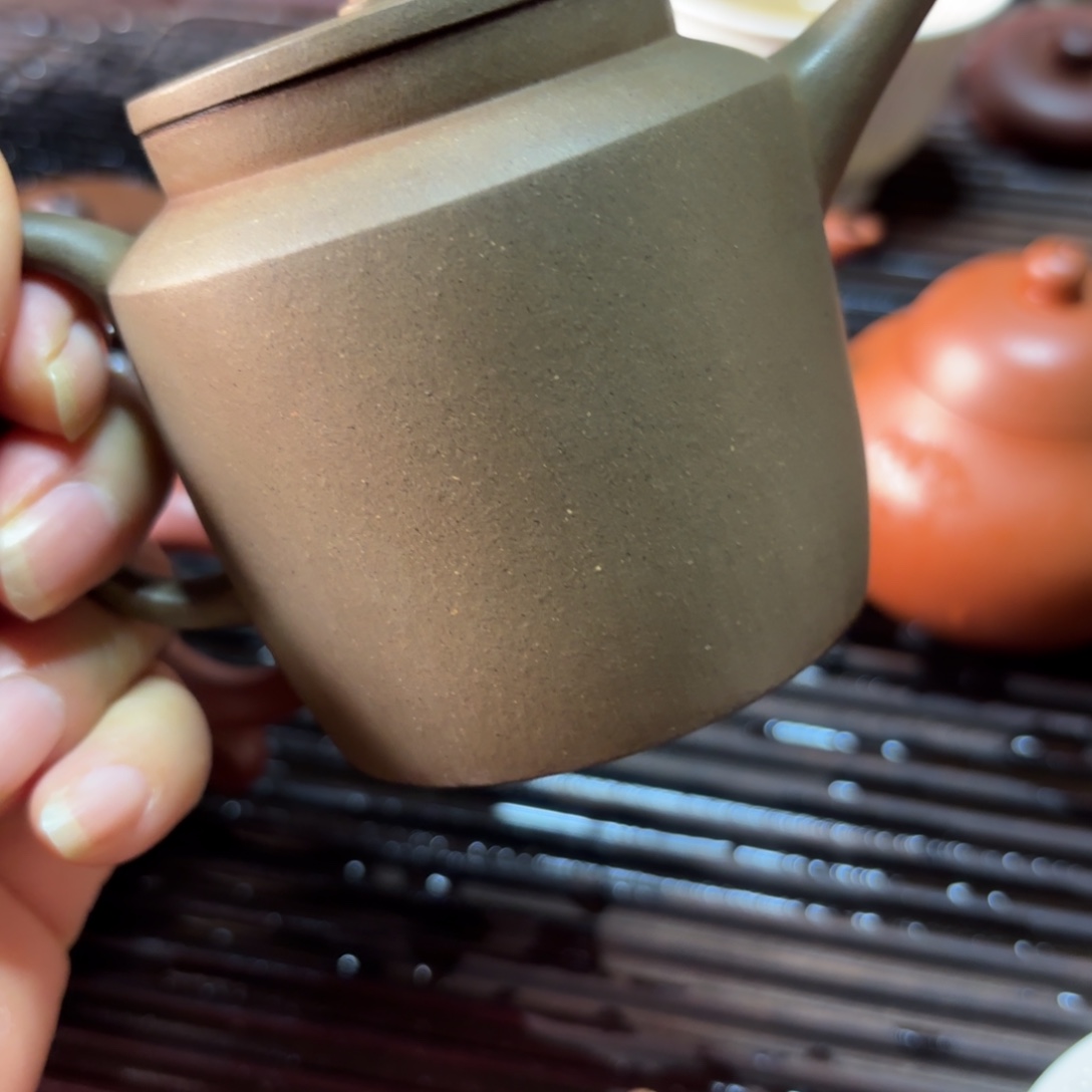 用***2紫砂茶壶紫砂花等植物提取精制工艺而闻名的