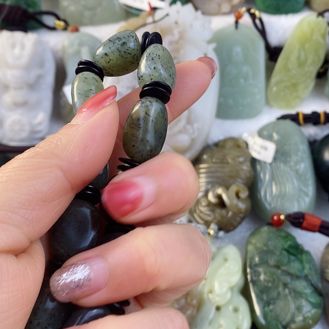 和田玉（糖玉）颈饰未镶嵌