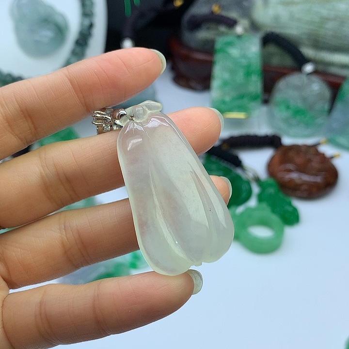 翡翠未镶嵌吊坠(赠链)