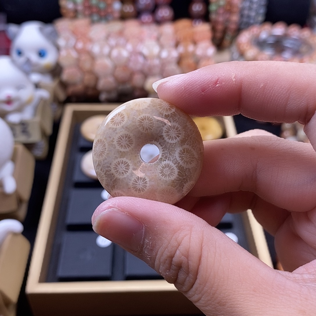 未镶嵌平安扣 配顶珠和绳子硅化珊瑚（珊瑚玉）7