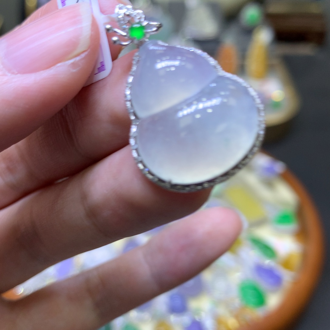 翡翠颈饰18K金镶嵌翡翠吊坠项链