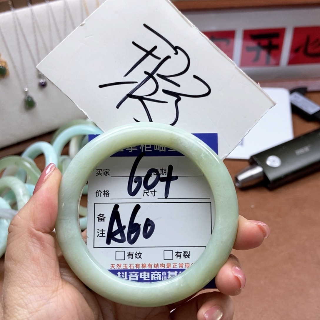 岫玉手镯手镯未镶嵌