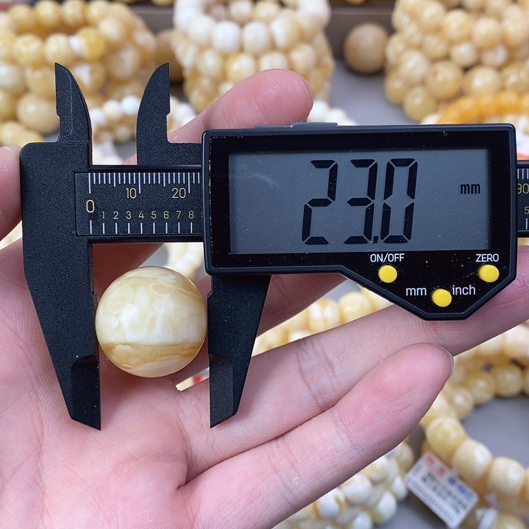 蜜蜡未镶嵌珠宝奇石