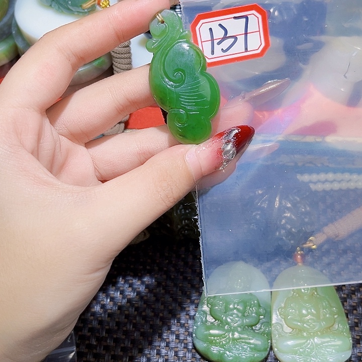 和田玉和田玉边角料随机发未镶嵌