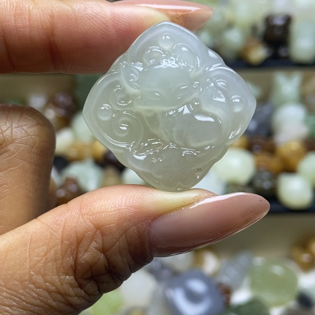 和田玉未镶嵌颈饰