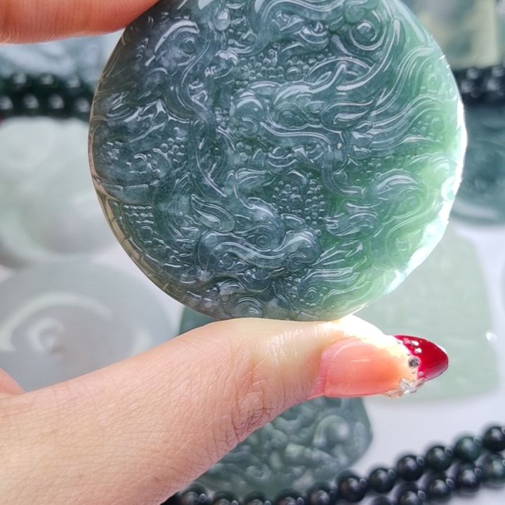 翡翠颈饰未镶嵌天然的A货翡翠多样性发货