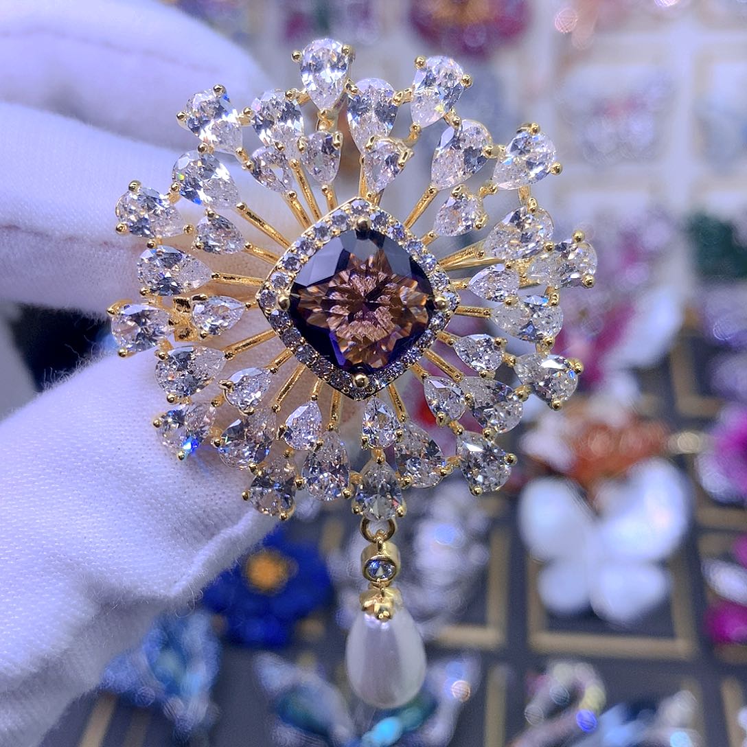 合成立方氧化锆铜胸针胸花