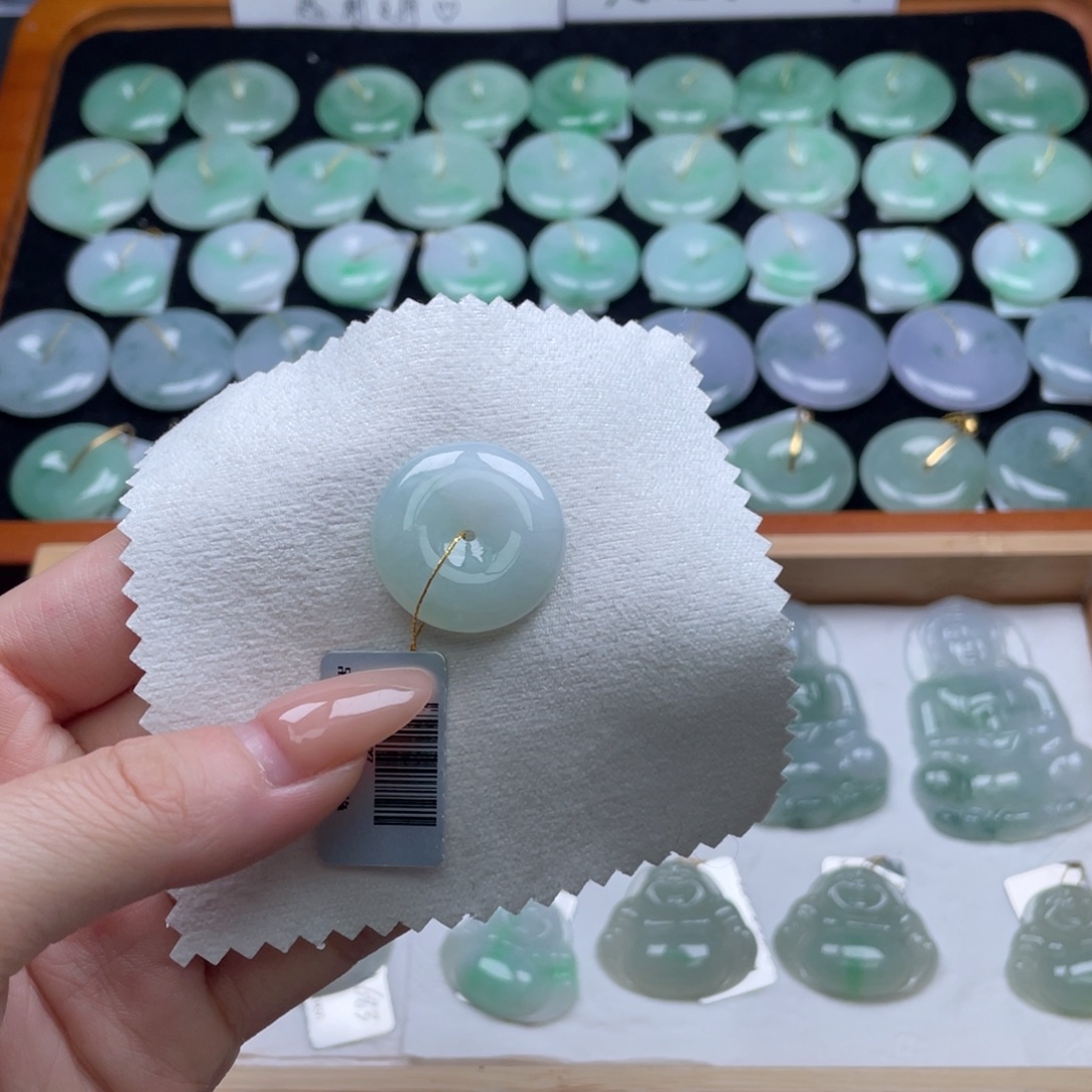 翡翠未镶嵌颈饰平安扣