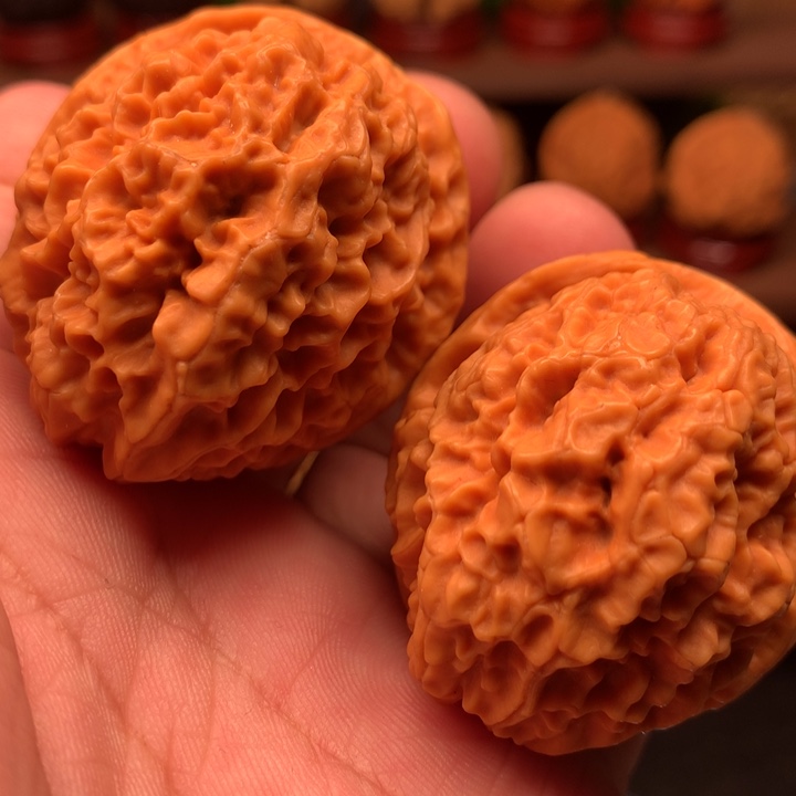 文玩核桃吊坠暴雪