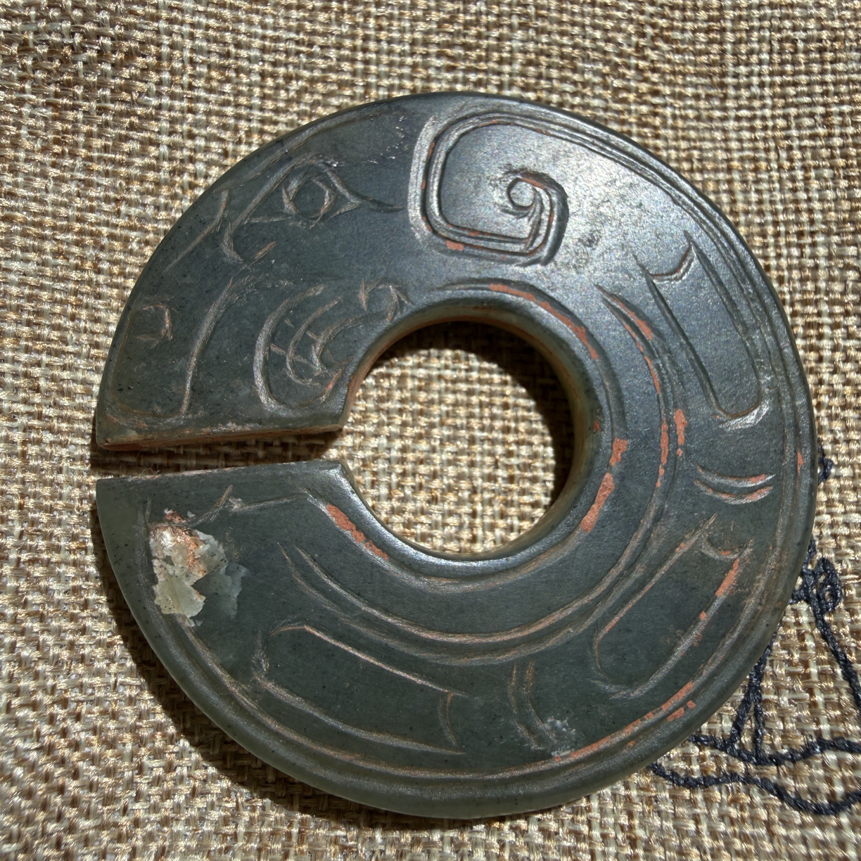 古玉收藏，龙纹玉珏