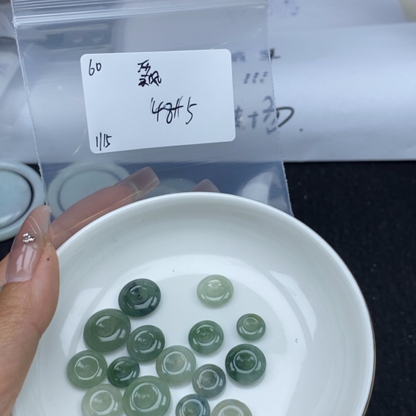 【闪购商品】翡翠颈饰未镶嵌飘***?