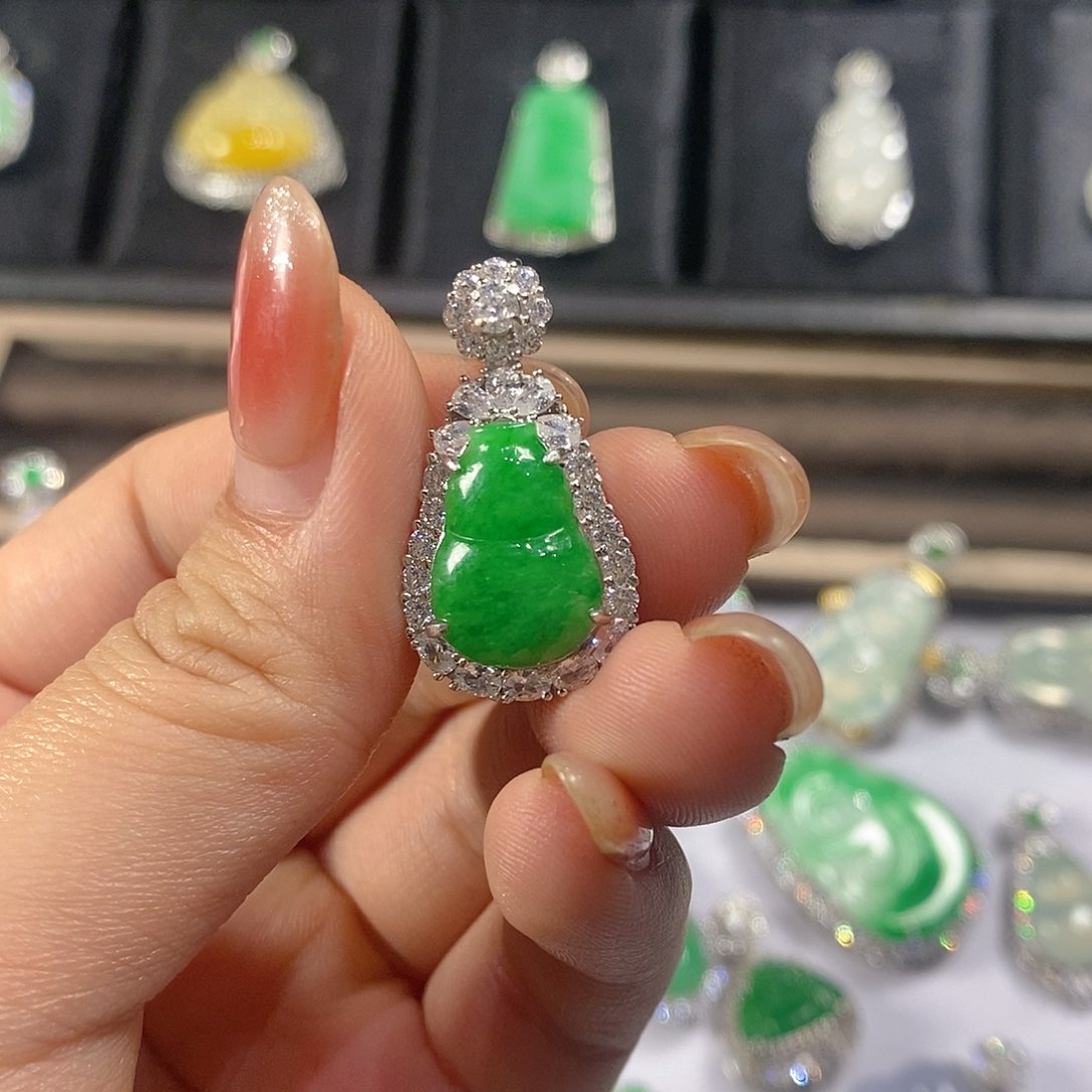 翡翠颈饰银S925镶嵌暴****童天然翡翠