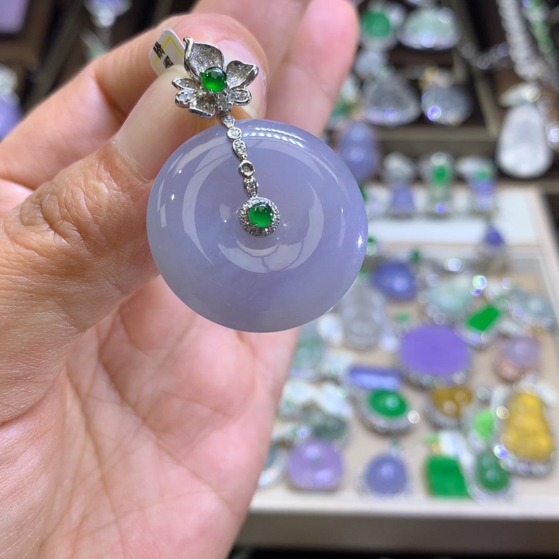 翡翠颈饰18K金镶嵌翡翠吊坠