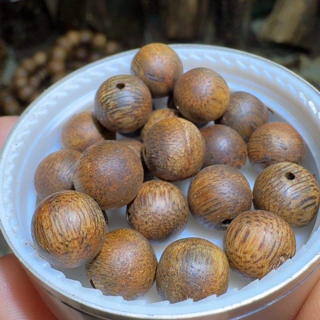 沉香沉香碎屑?****花海南乌身十年老料0.85.1克定制