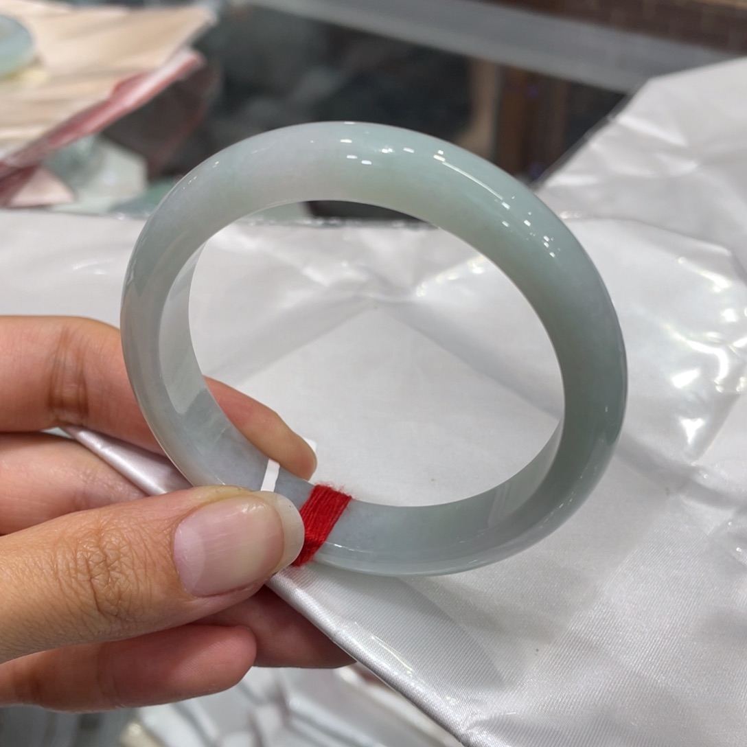 翡翠手镯未镶嵌翡翠手镯