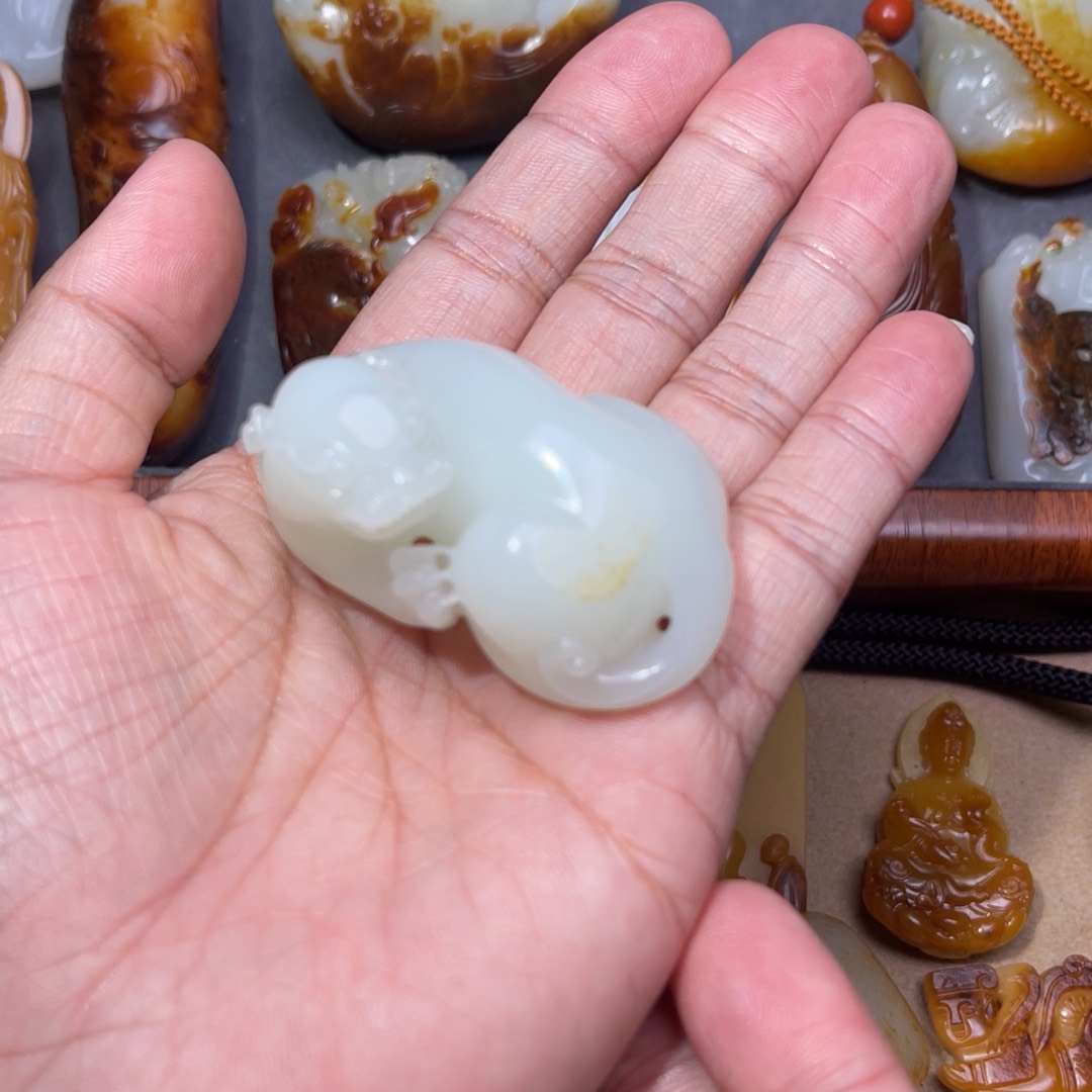 和田玉挂件未镶嵌幸*人