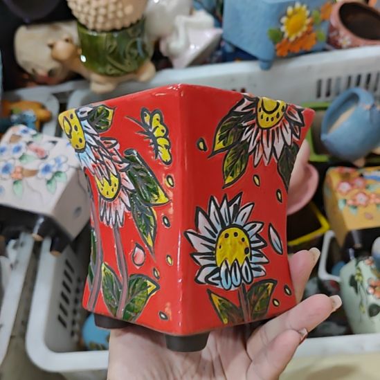 当场拍满15元发货不凑不发，花盆盆口不方不圆有针孔黑点是正常的，