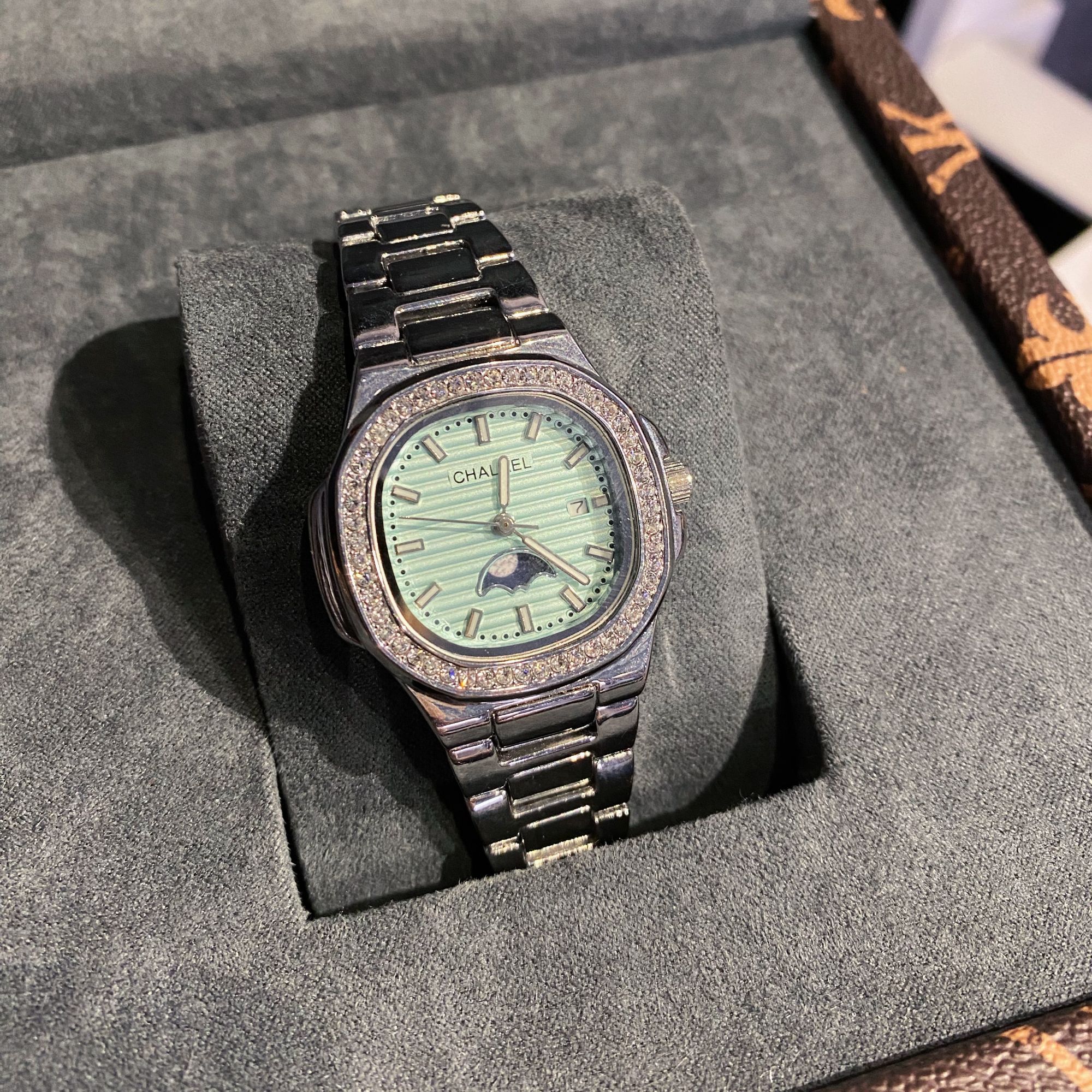  法国品牌CHALAEL芙尼蓝星月系列女士满钻气质轻奢女表CH100