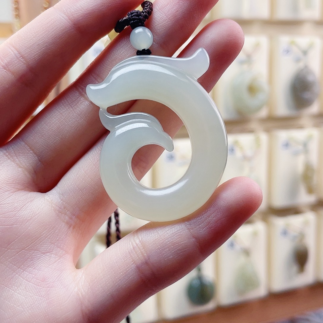 和田玉未镶嵌吊坠(赠链)