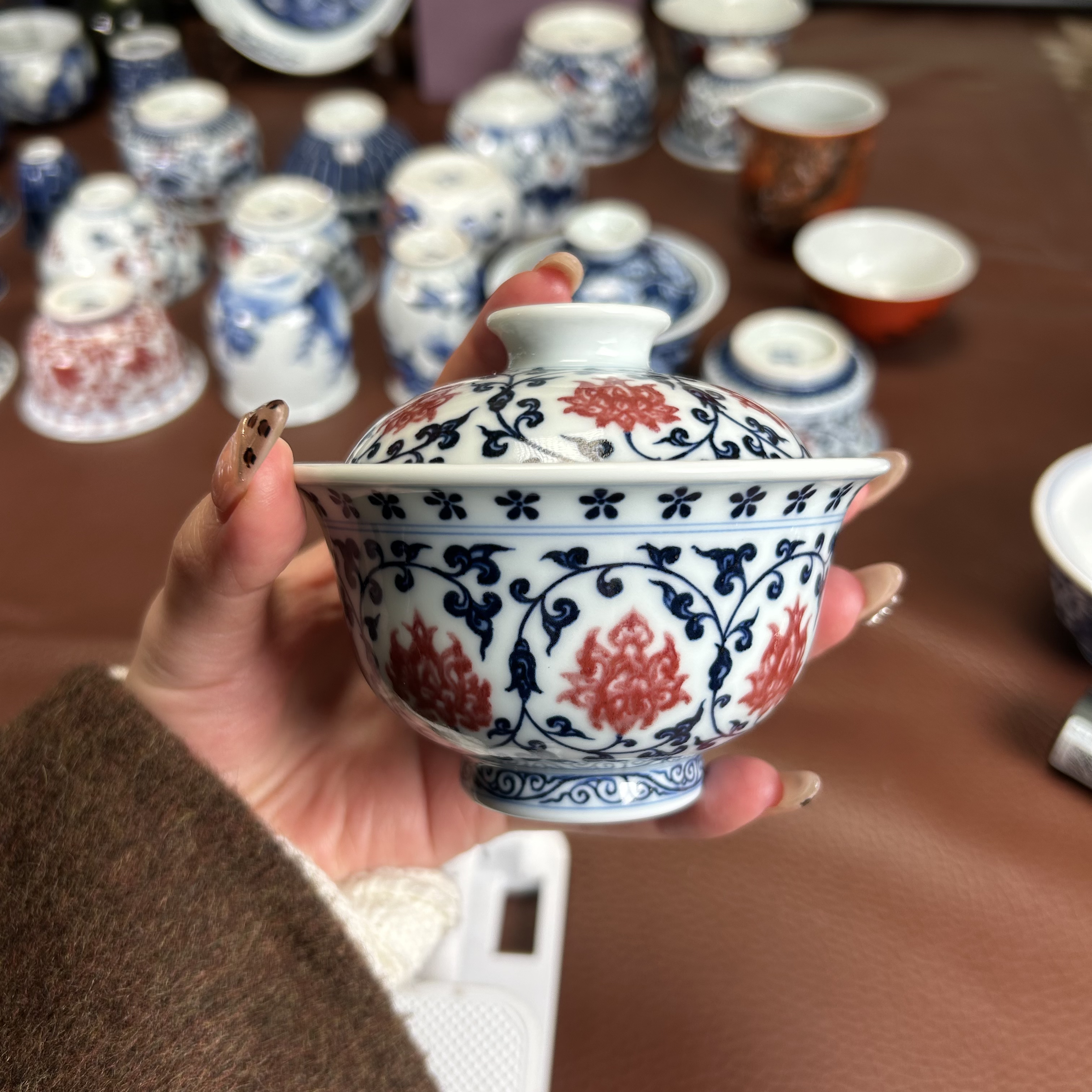 【阳春白雪】釉里红缠枝莲盖碗