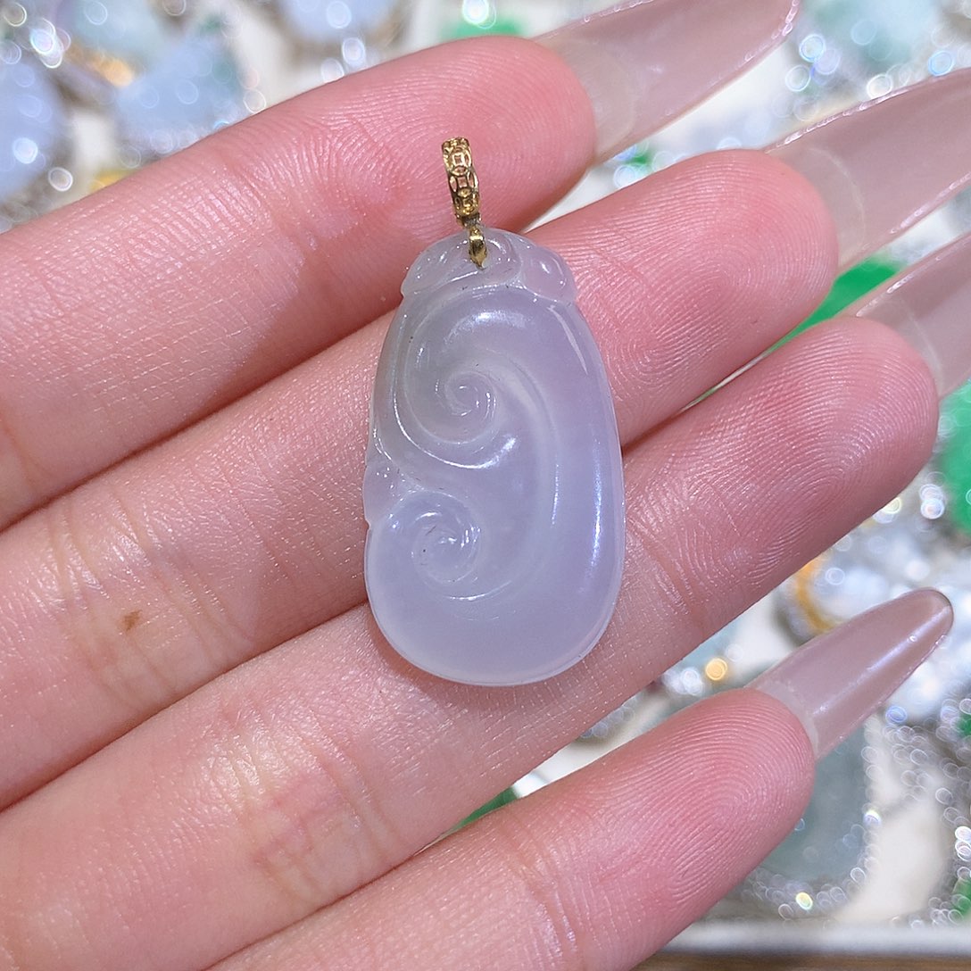 翡翠18K金镶嵌颈饰如意吊坠