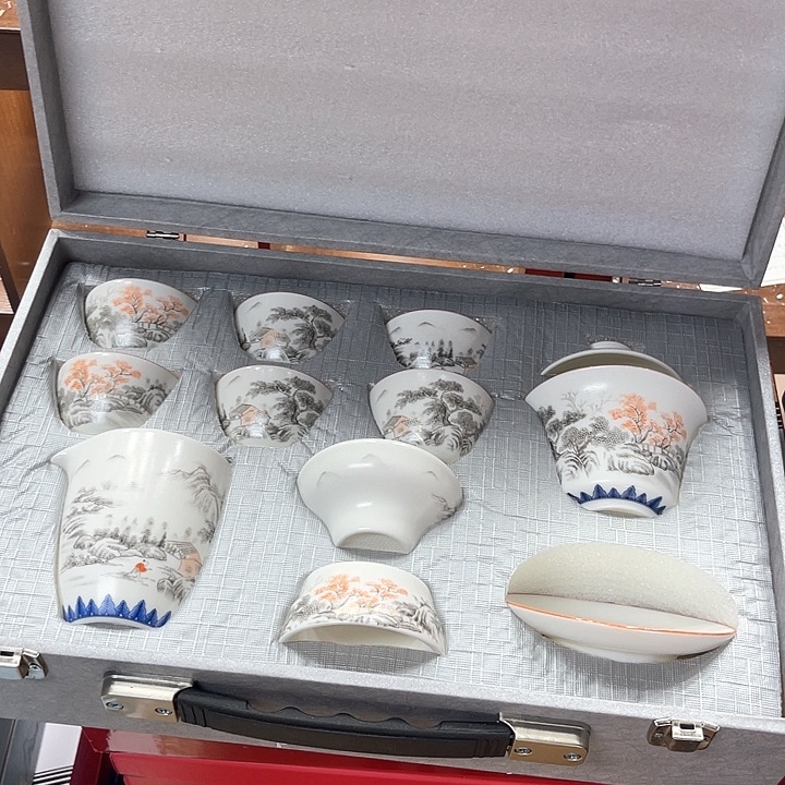 孤品茶具套装等。            