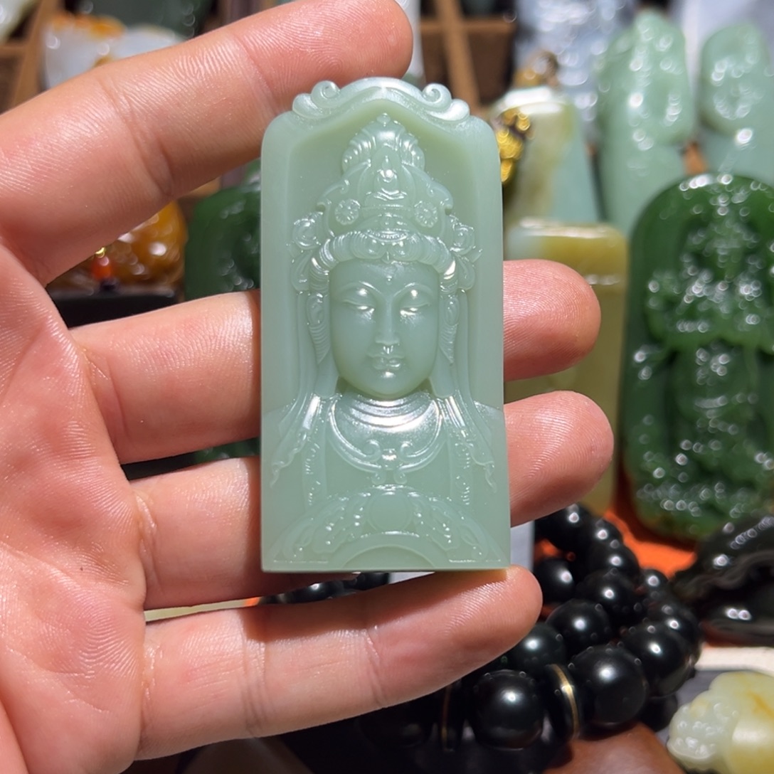 王***文和田玉未镶嵌颈饰