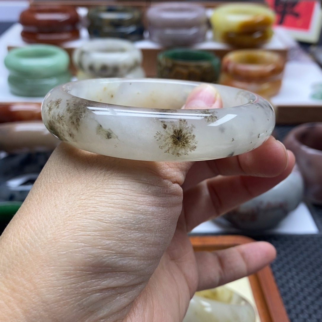 石英质玉手镯未镶嵌珍*