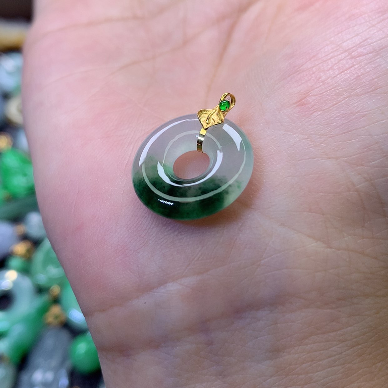 【闪购商品】吊坠(赠链)18K金镶嵌翡翠