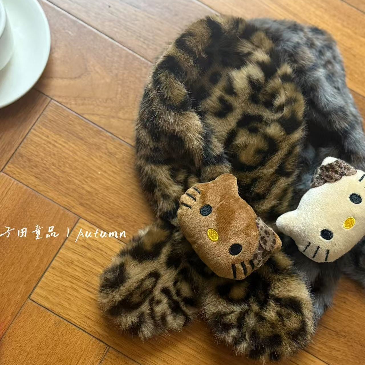 子田推荐-儿童毛绒豹纹kt交叉式围巾