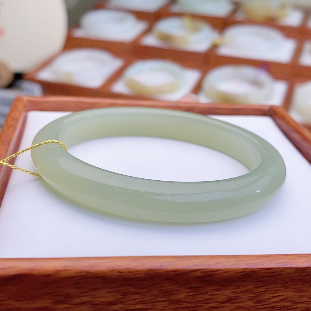 和田玉手镯未镶嵌50