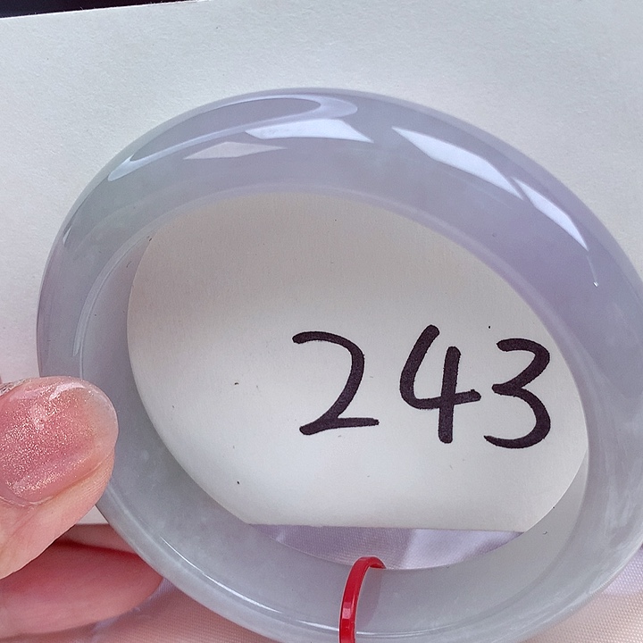 翡翠手镯未镶嵌翡翠