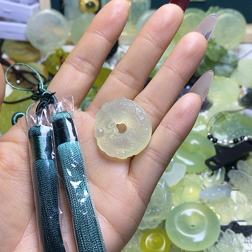 【闪购商品】蛇纹石玉颈饰未镶嵌u*r