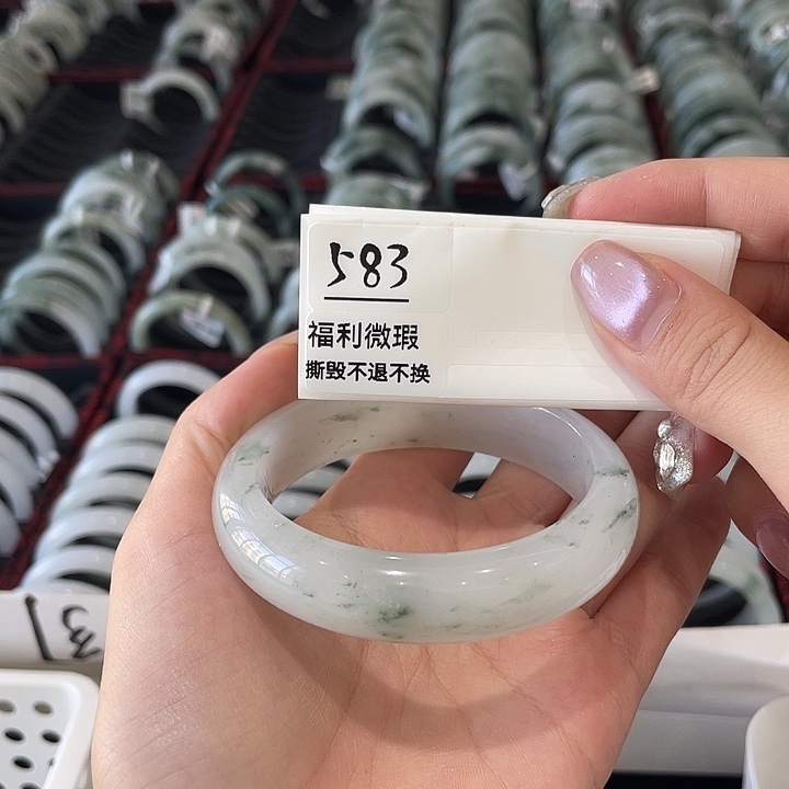 未镶嵌手镯石英岩玉