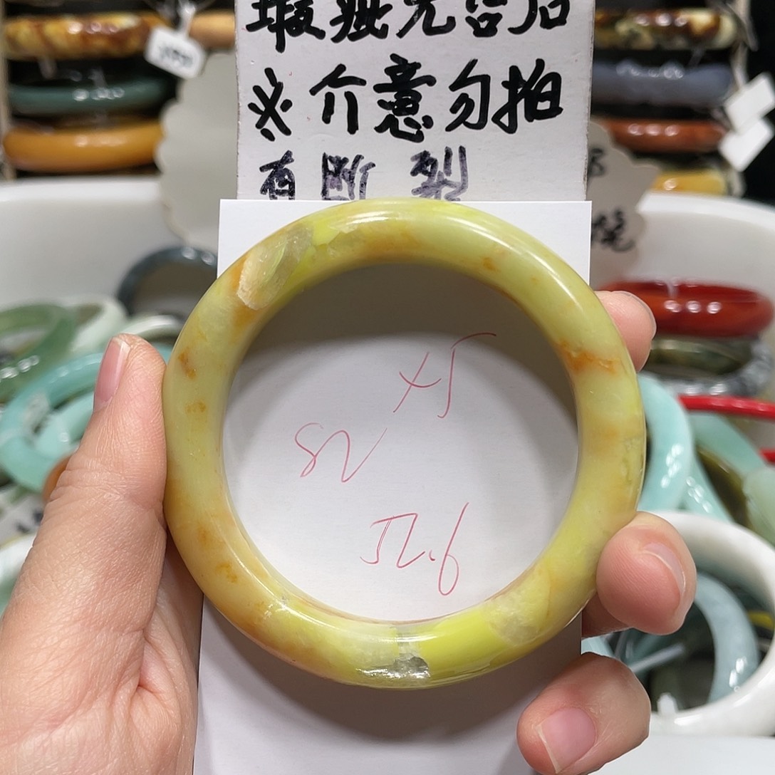 蛇纹石玉手镯未镶嵌