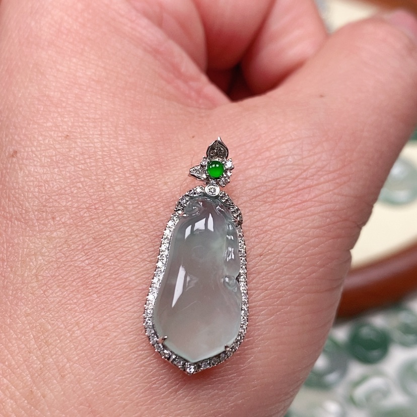 【闪购商品】翡翠吊坠(不含链)18K金镶嵌