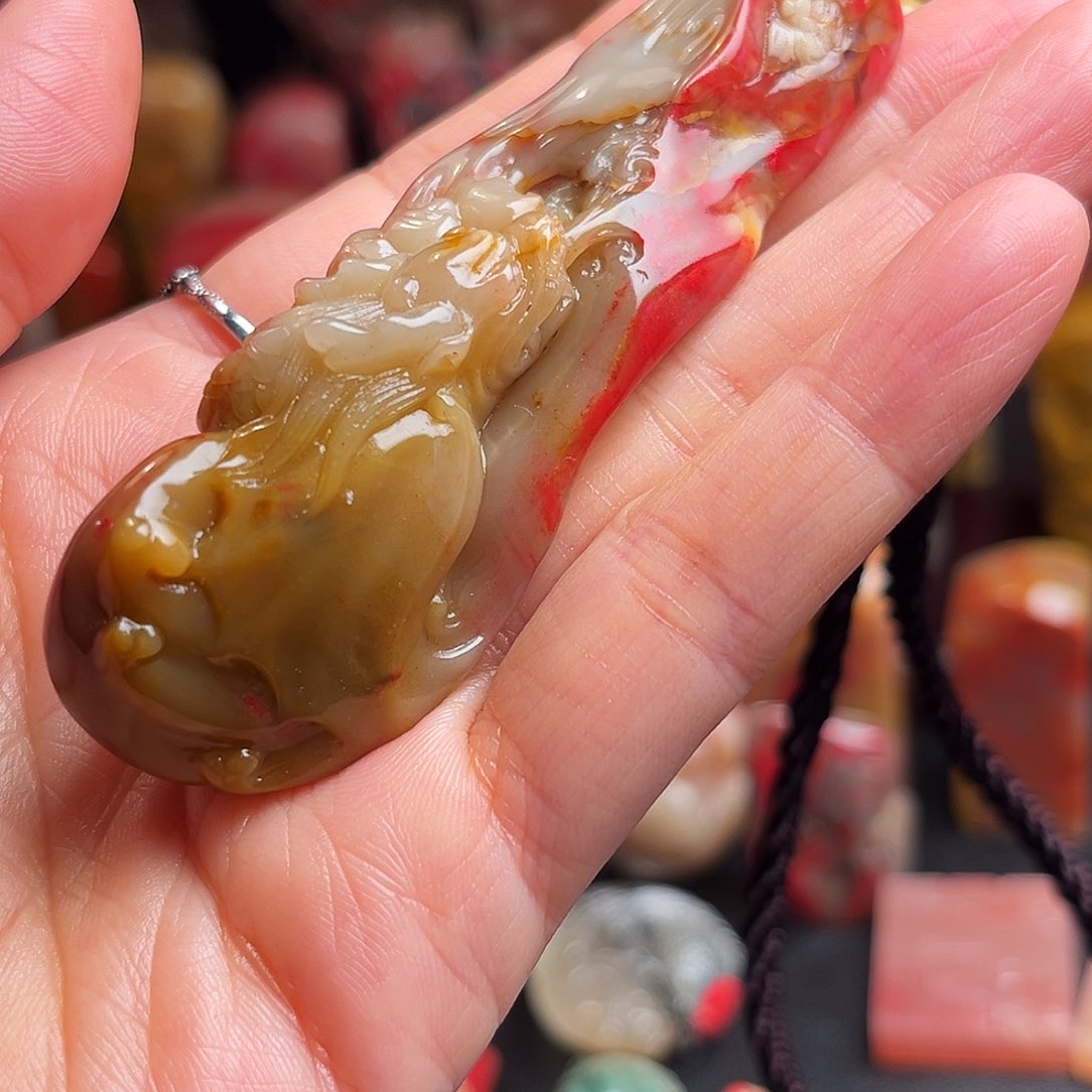 昌化石其他岚****岚田黄鸡血石手玩件