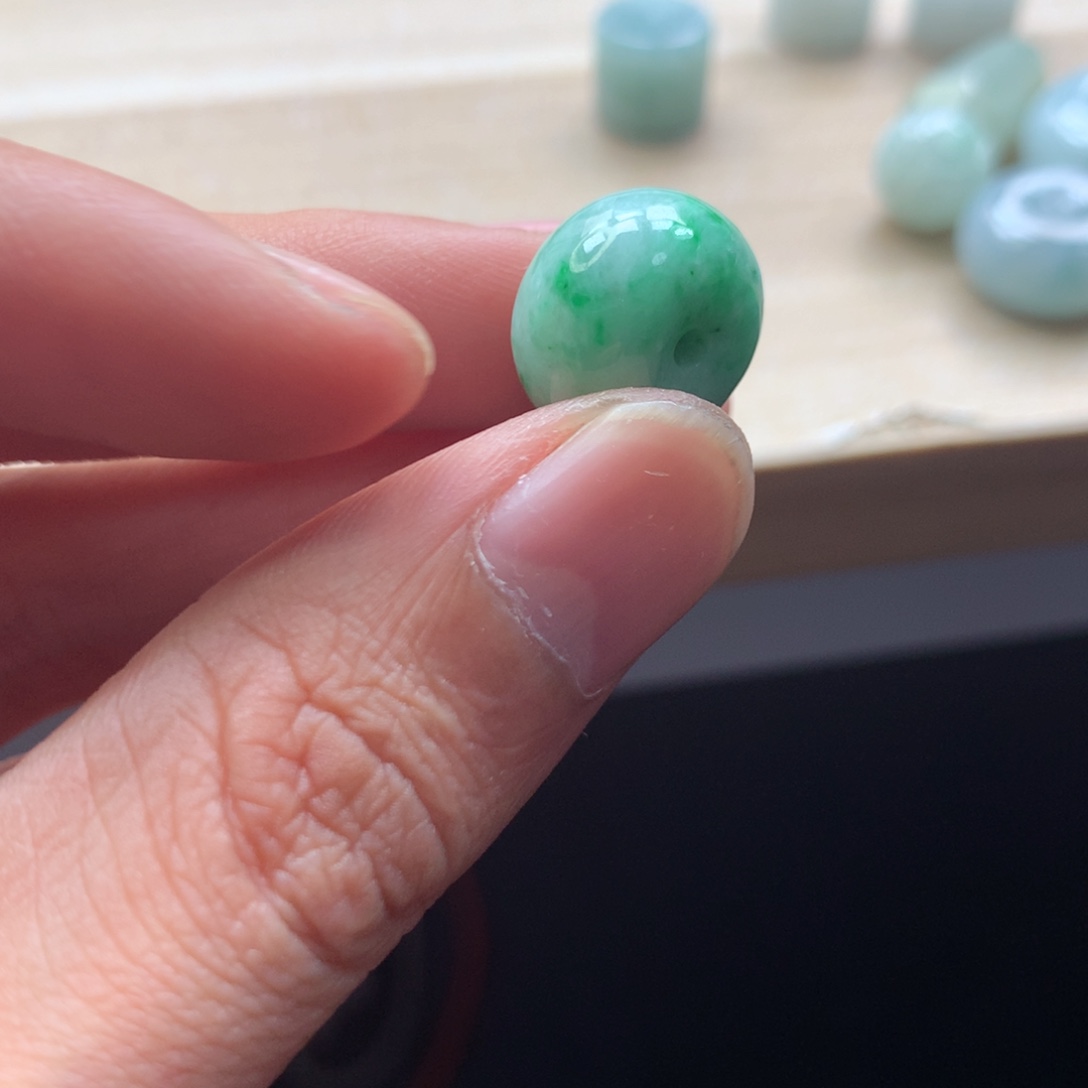 颈饰未镶嵌翡翠吊坠