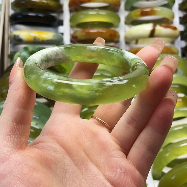 蛇纹石玉未镶嵌手镯