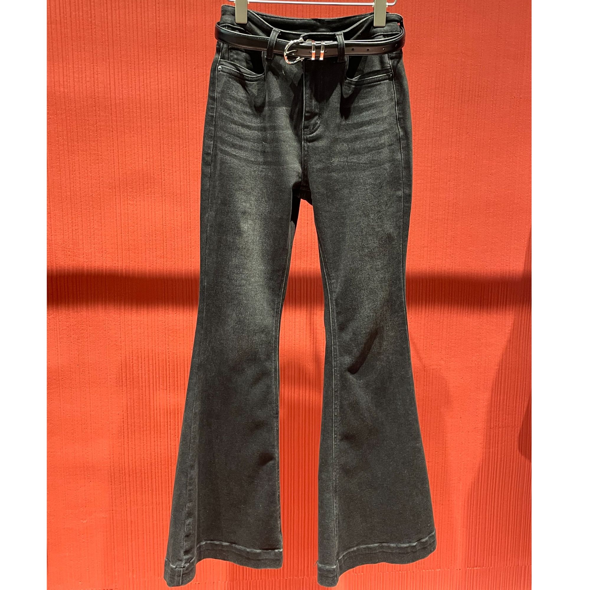 黑色时尚简约大气喇叭裤