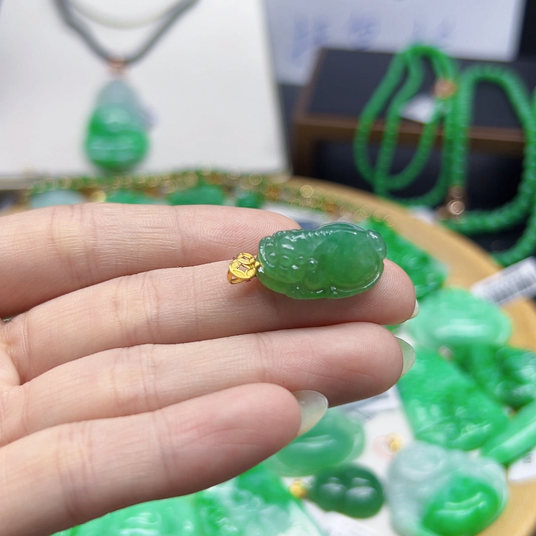 翡翠颈饰18K金镶嵌天然缅料A货一件