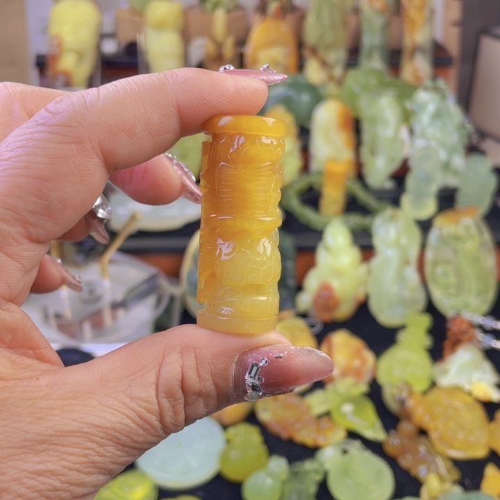 蛇纹石玉颈饰未镶嵌雲**心